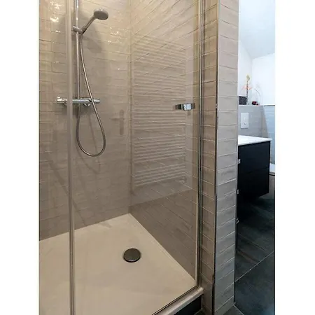 With 2 Bedrooms * Tating
