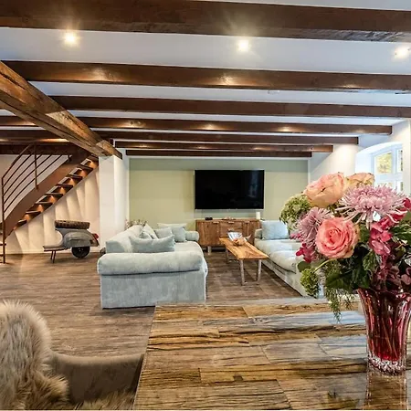 With 2 Bedrooms *